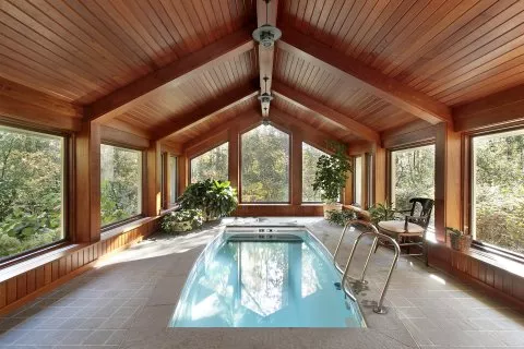 Huisjes met binnenzwembad